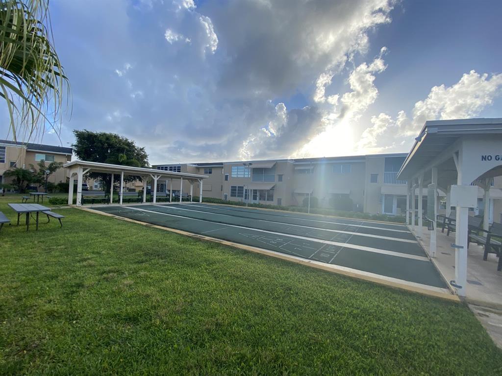 VILLAGE ROYALE CONDO 7 - Residential