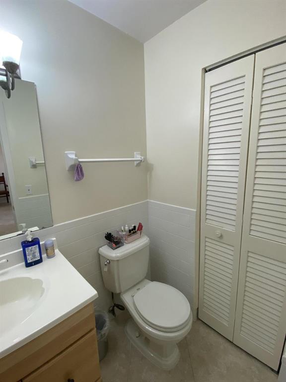 VILLAGE ROYALE CONDO 7 - Residential