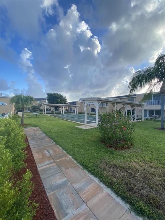 VILLAGE ROYALE CONDO 7 - Residential