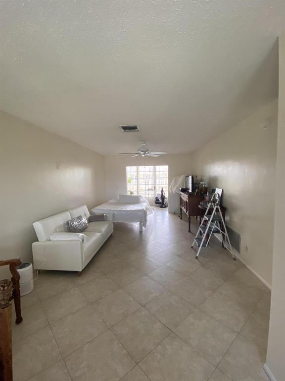 VILLAGE ROYALE CONDO 7 - Residential