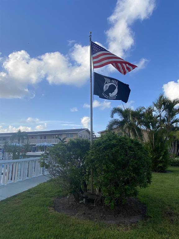 VILLAGE ROYALE CONDO 7 - Residential