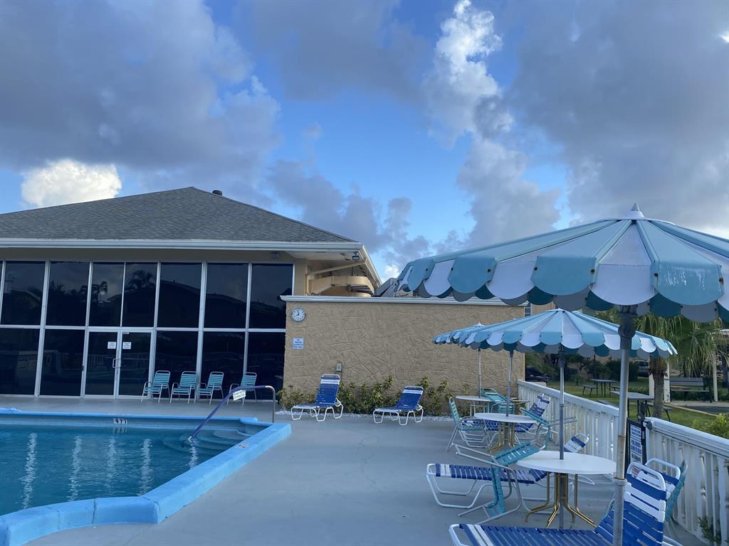 VILLAGE ROYALE CONDO 7 - Residential