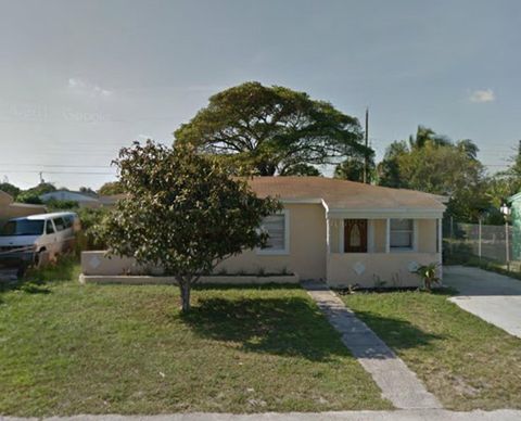 A home in Lake Worth Beach