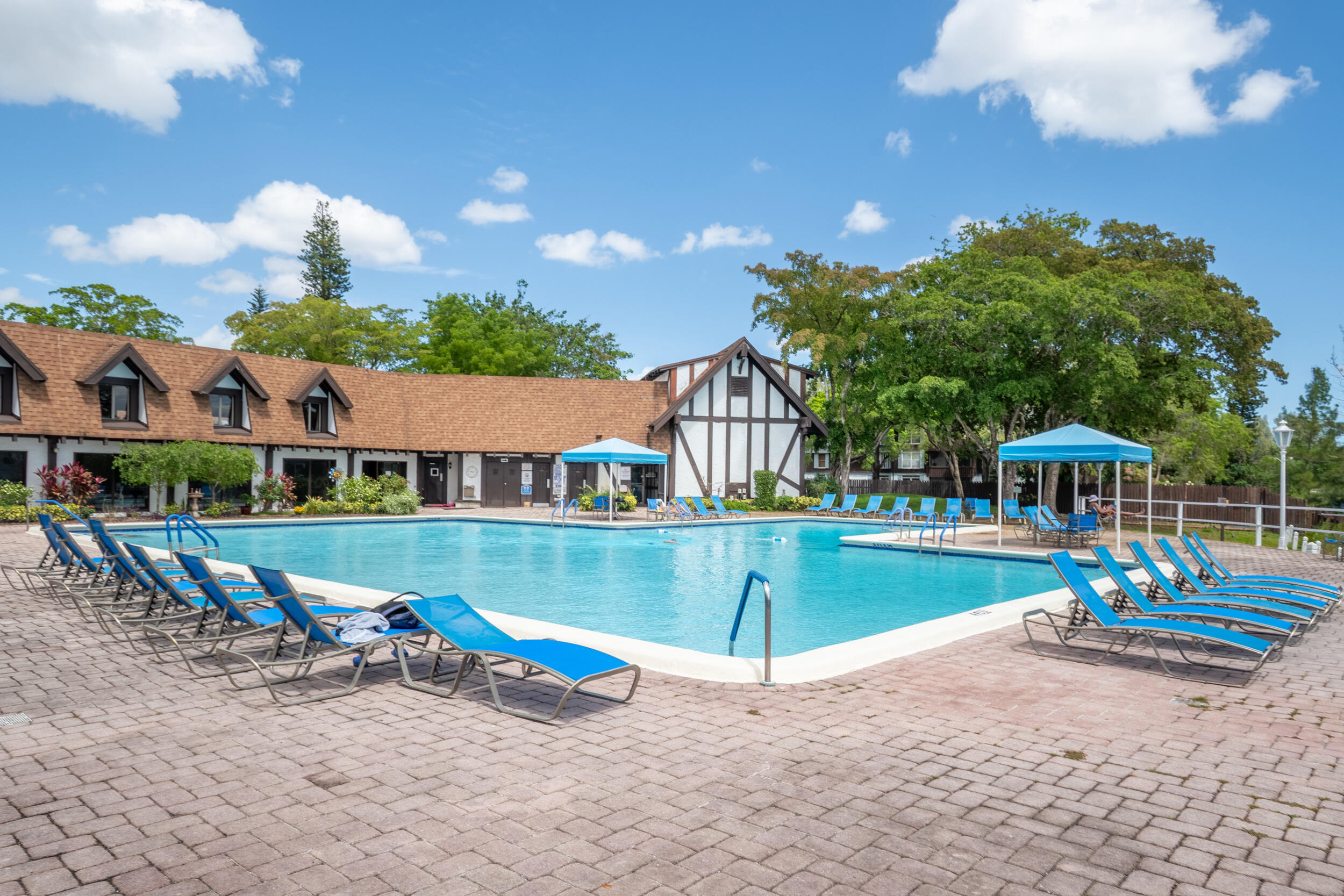 INTERNATIONAL VILLAGE - Residential