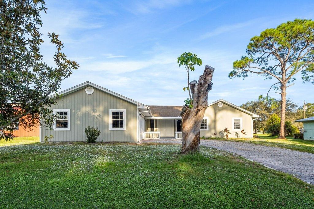 Photo of 633 NE Larkspur Lane, Port Saint Lucie, FL 34953 (MLS # R10938797)