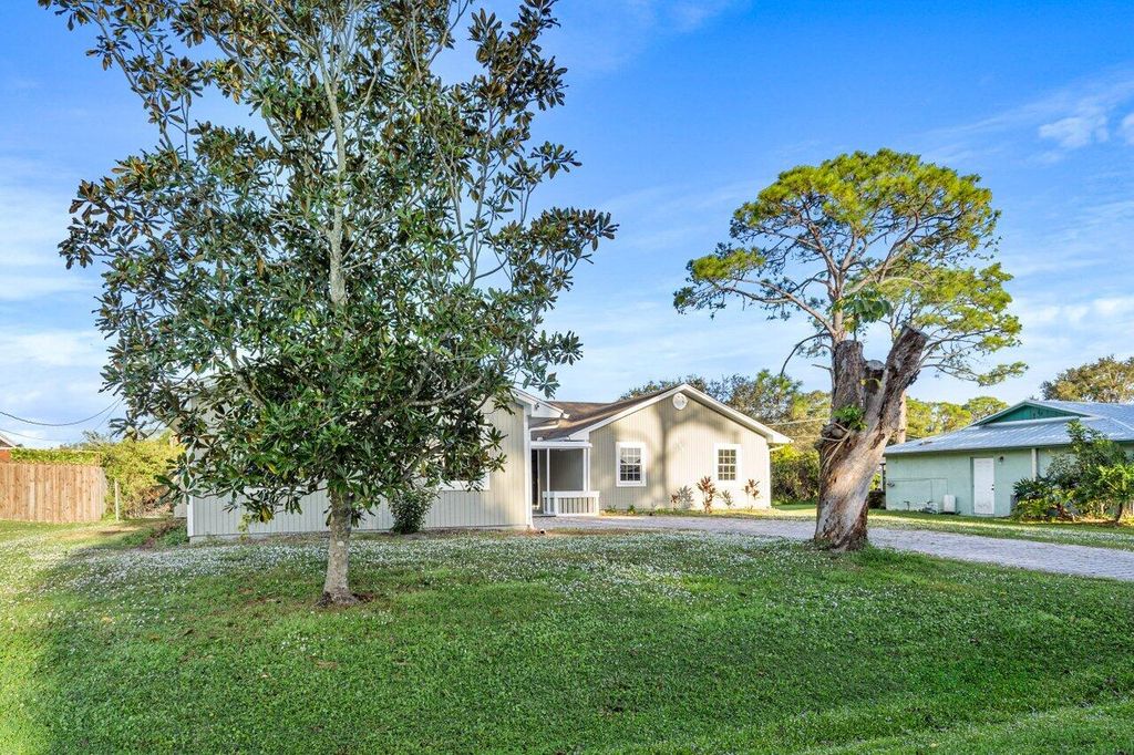 Photo of 633 NE Larkspur Lane, Port Saint Lucie, FL 34953 (MLS # R10938797)