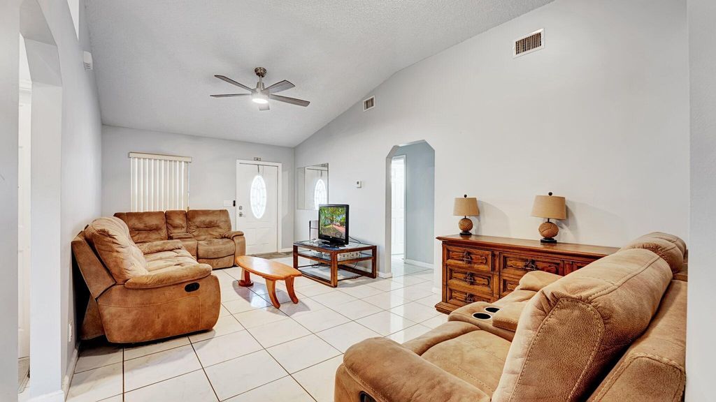 Photo of 339 NW 5th Avenue, Delray Beach, FL 33444 (MLS # R11091093)