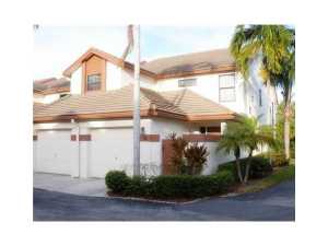 3/2 FULLY FURNISHED TURNKEY AVAILABLE WITH A 1 CAR GARAGE. PETS UPON DISCRETION OF OWNER AND PET DEPOSIT IS NON REFUNDABLE. APPLICATION WITH HOA AND APPROVAL IS A MUST!GREAT LOCATION FOR THE POLO SEASON!NO SMOKING IN THE UNIT OR ON SCREENED PATIO. SEASON RENTAL IS FROM DECEMBER 1, 2015 UNTIL MAY 1,2016.
