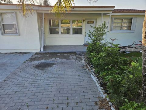 Single Family Residence in Lake Worth Beach FL 722 B Street.jpg