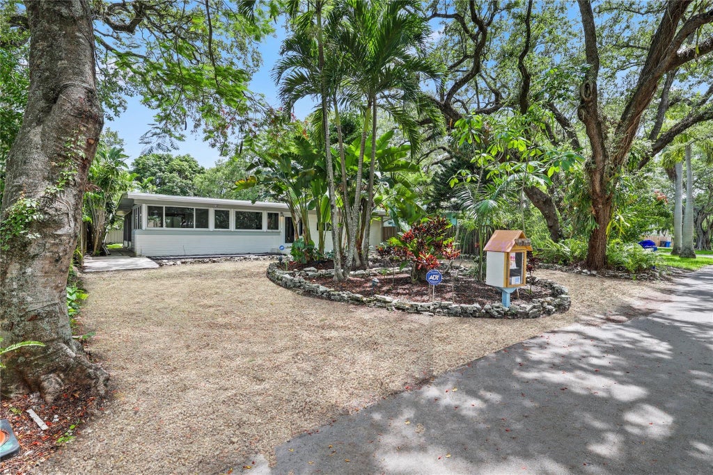 Photo of 1312 SW 19th Street, Fort Lauderdale, FL 33315 (MLS # F10474124)