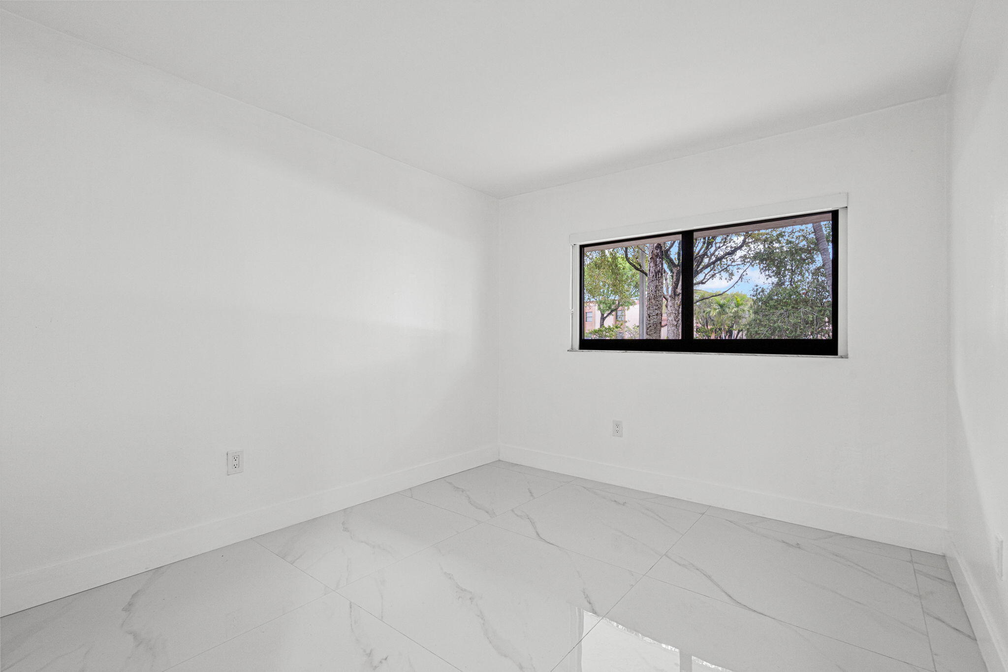 WEST LAKE VILLAGE II CONDO PH V - Residential