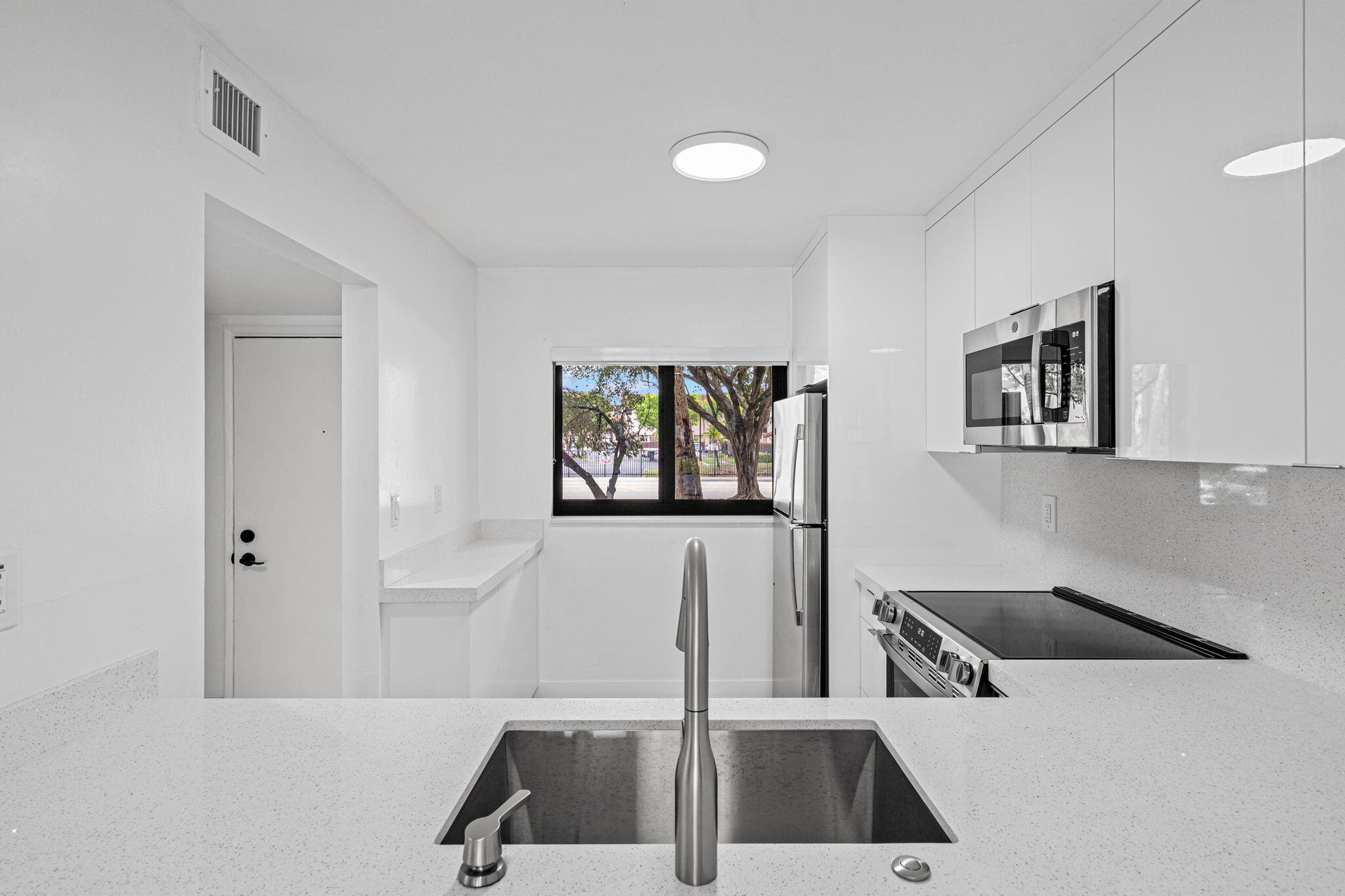 WEST LAKE VILLAGE II CONDO PH V - Residential