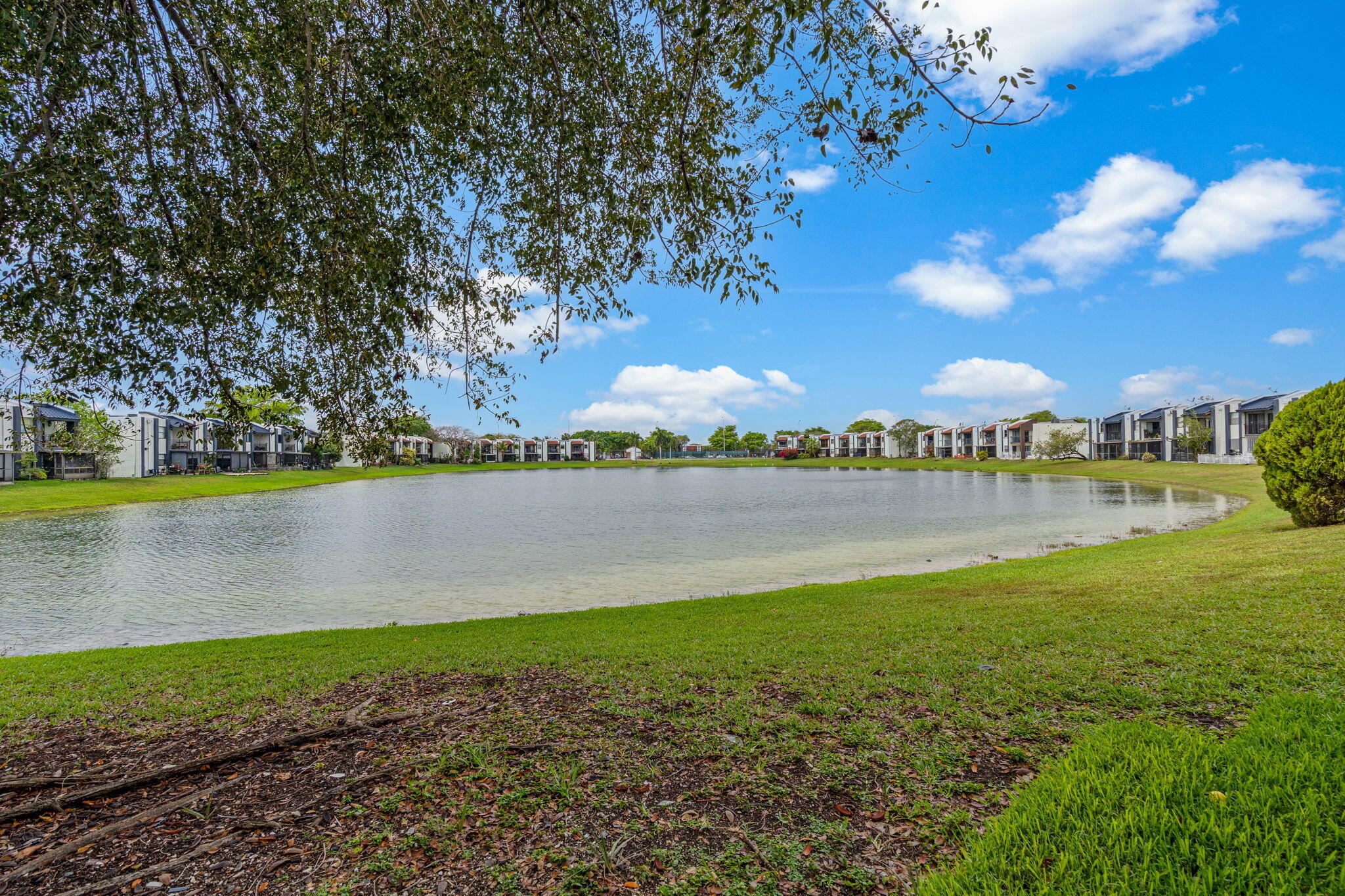 WEST LAKE VILLAGE II CONDO PH V - Residential