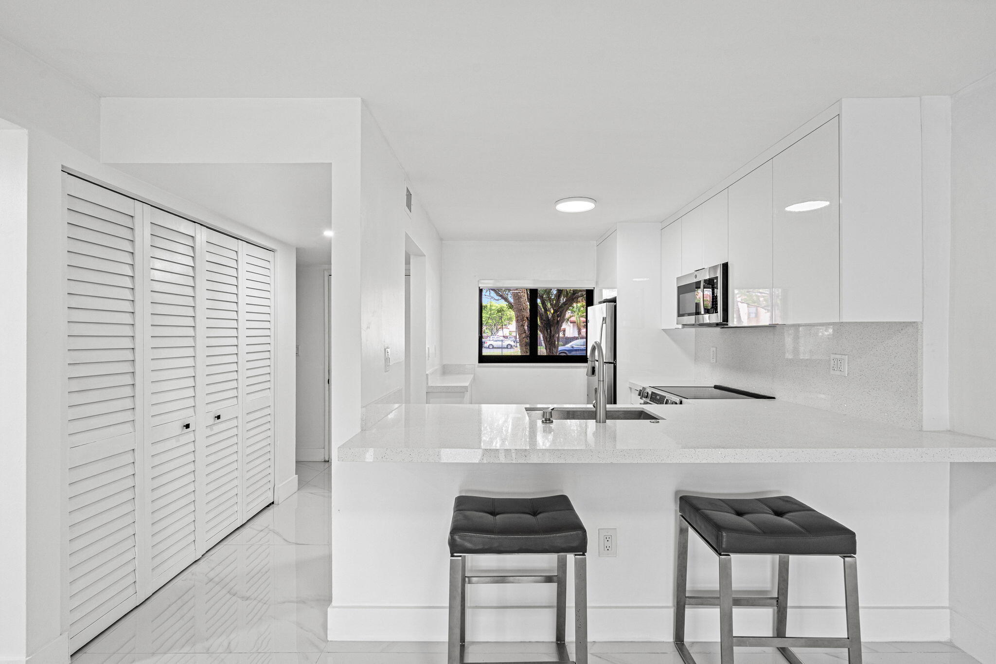WEST LAKE VILLAGE II CONDO PH V - Residential
