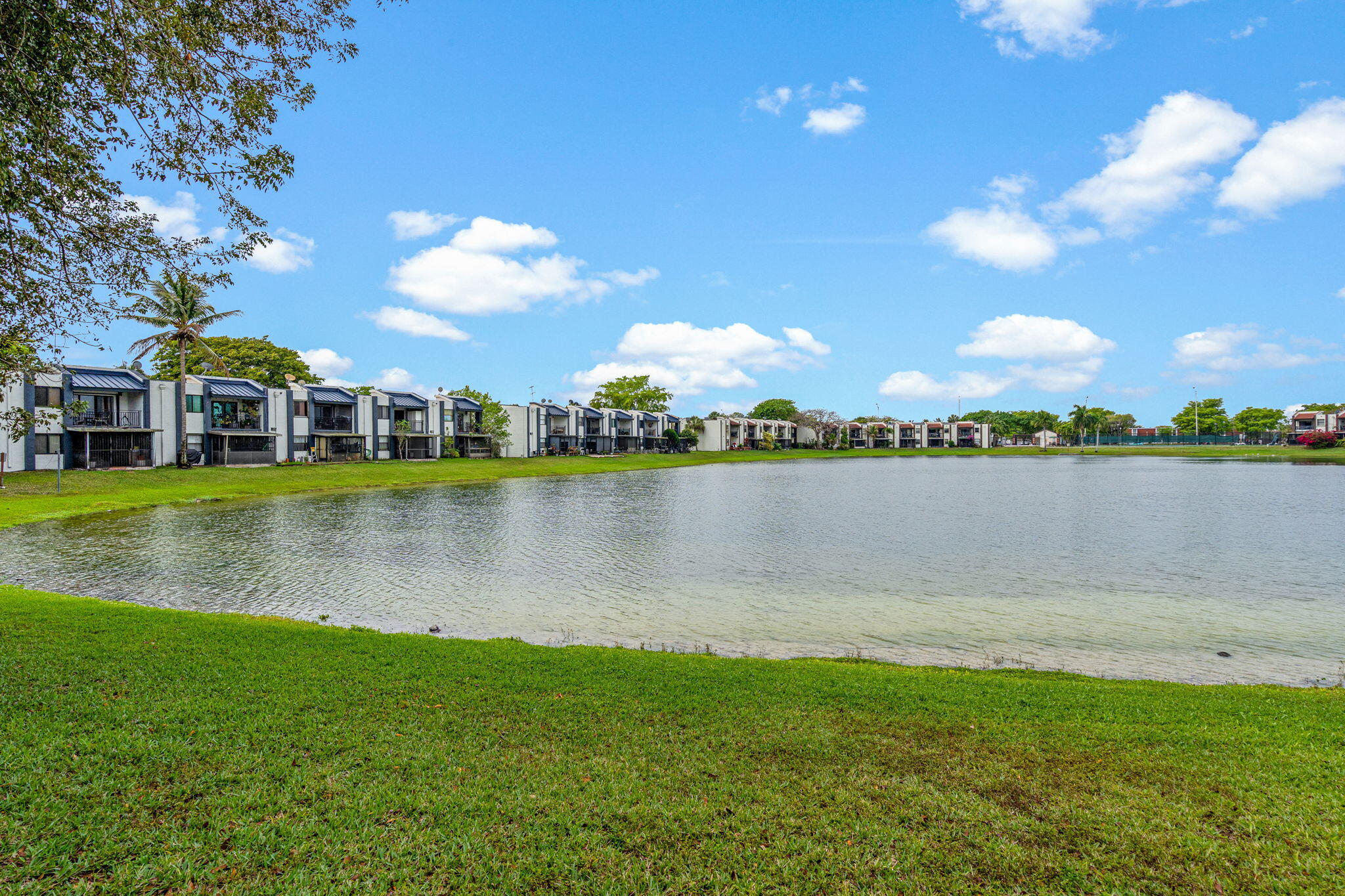 WEST LAKE VILLAGE II CONDO PH V - Residential