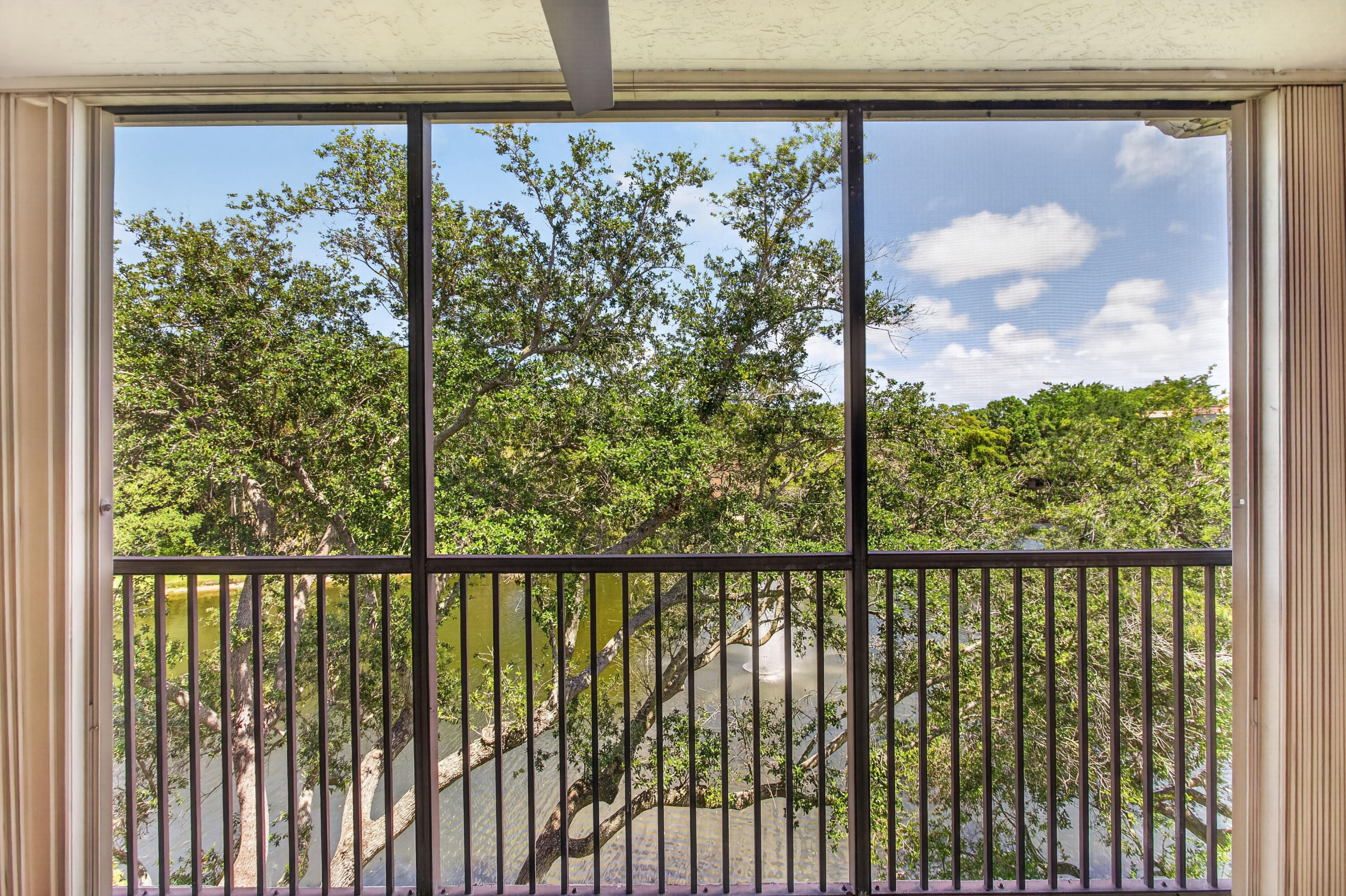 HAMMOCKS-LAKE FOREST CONDO - Residential