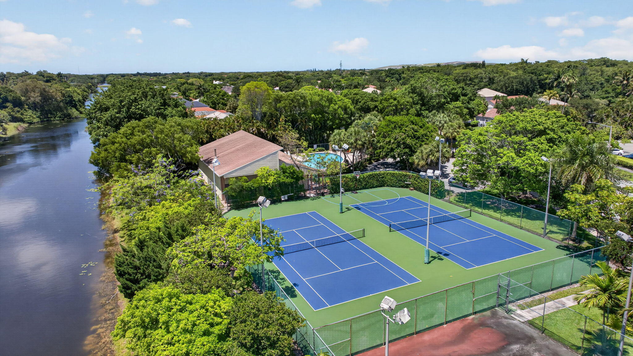 HAMMOCKS-LAKE FOREST CONDO - Residential