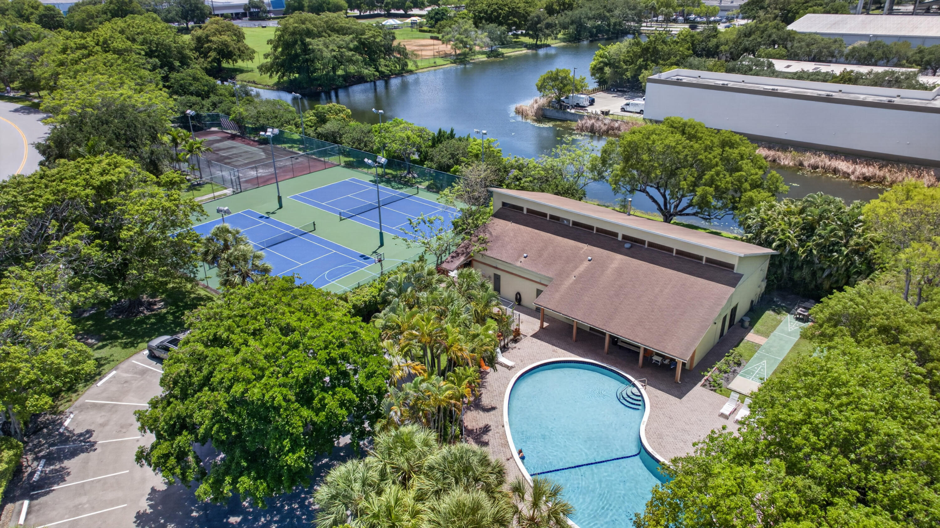 HAMMOCKS-LAKE FOREST CONDO - Residential