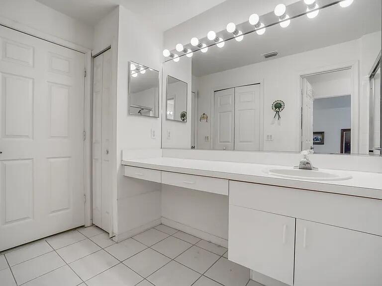 Kings Isle phase 111 - Residential