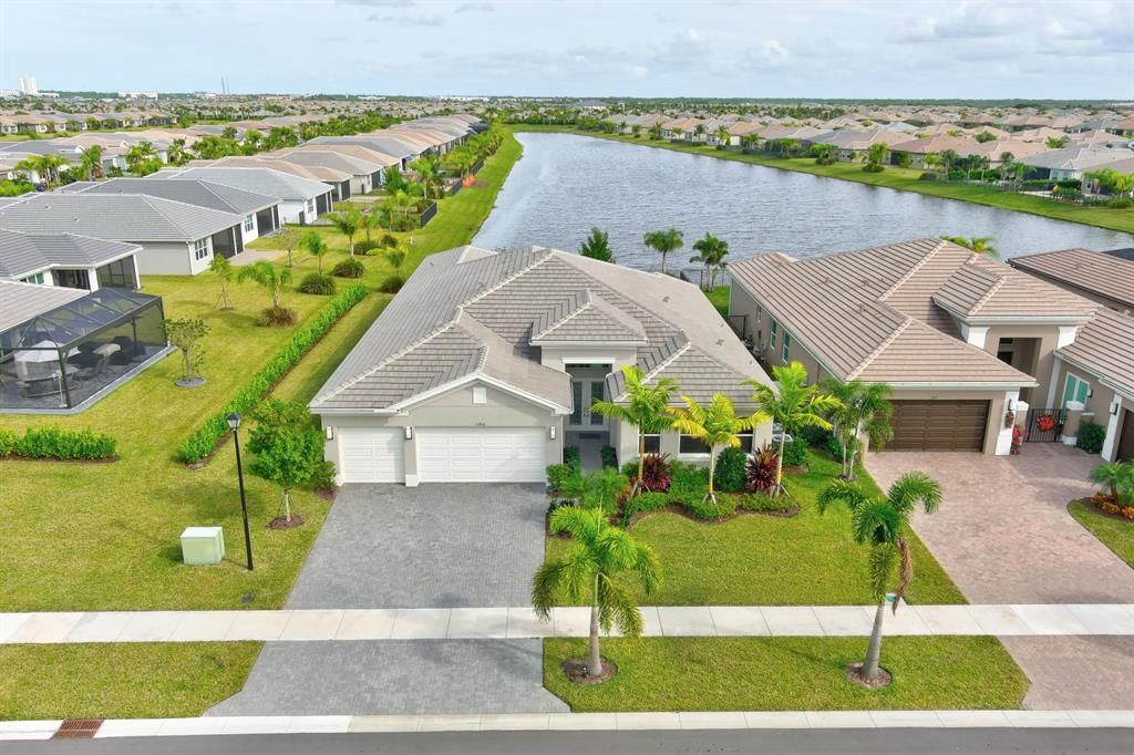 Photo of 11814 SW Sailfish Isles Way, Port Saint Lucie, FL 34987 (MLS # R10760080)