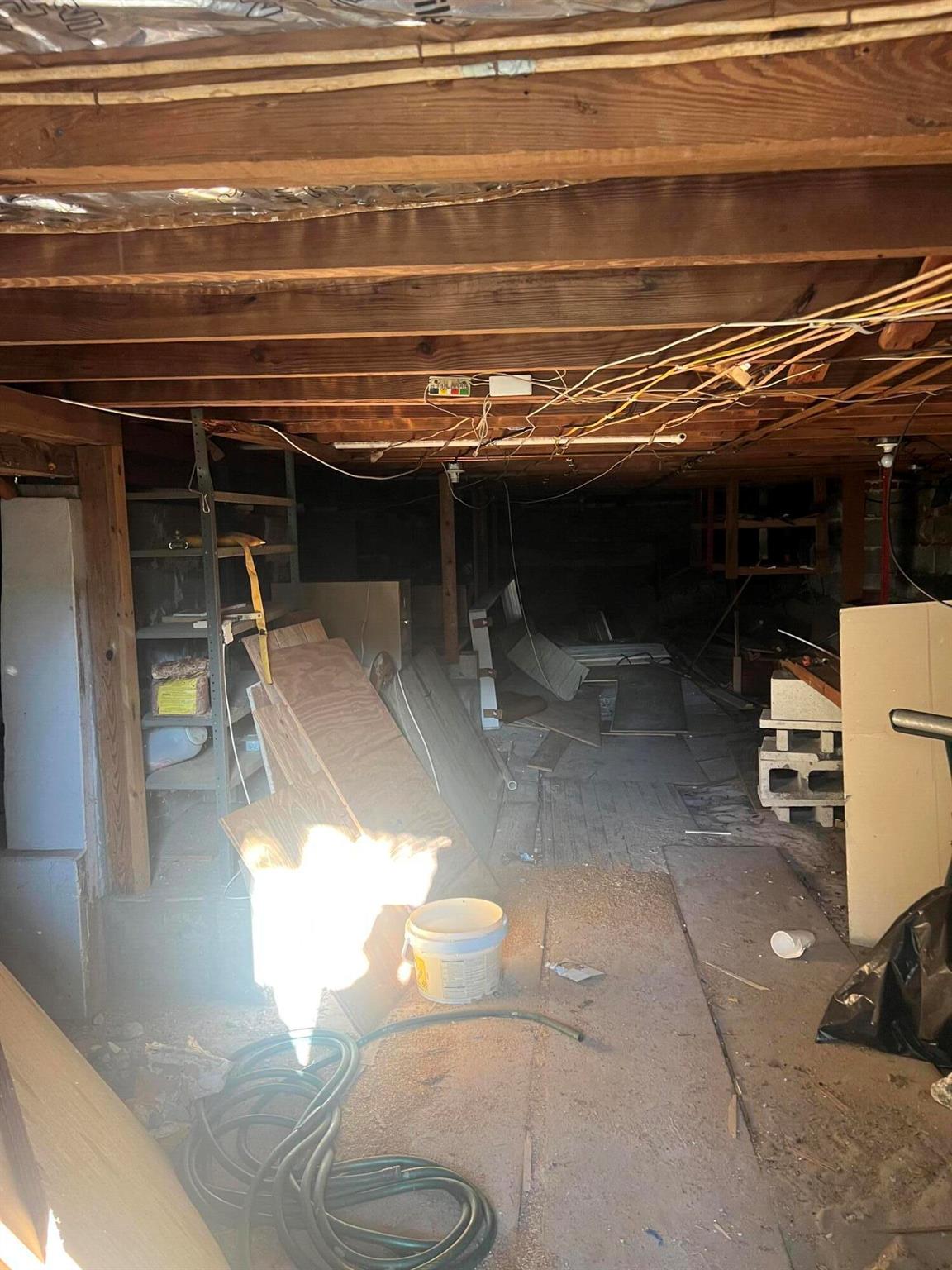 S/D OF 21-44-43, W 1/2 IN - Residential