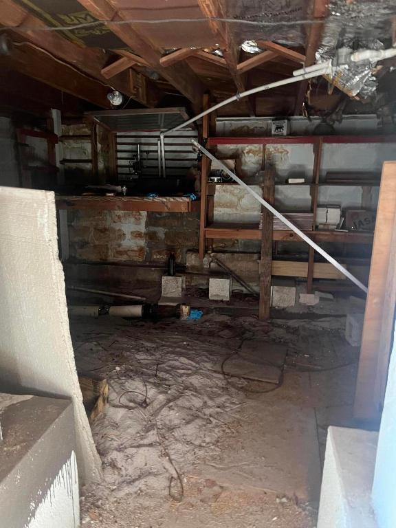 S/D OF 21-44-43, W 1/2 IN - Residential