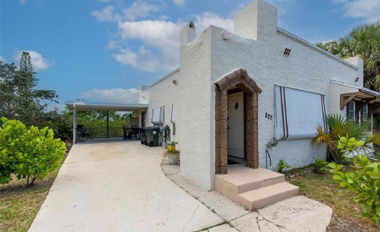 S/D OF 21-44-43, W 1/2 IN - Residential