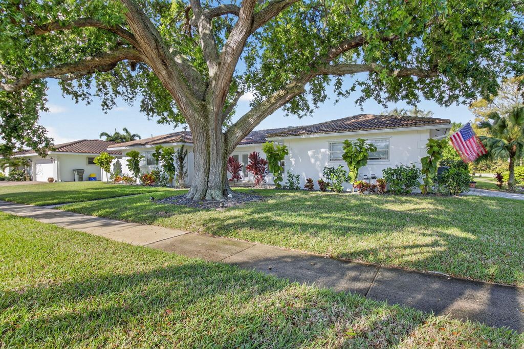 Photo of 1010 SW 2nd Street, Boca Raton, FL 33486 (MLS # B26009790)