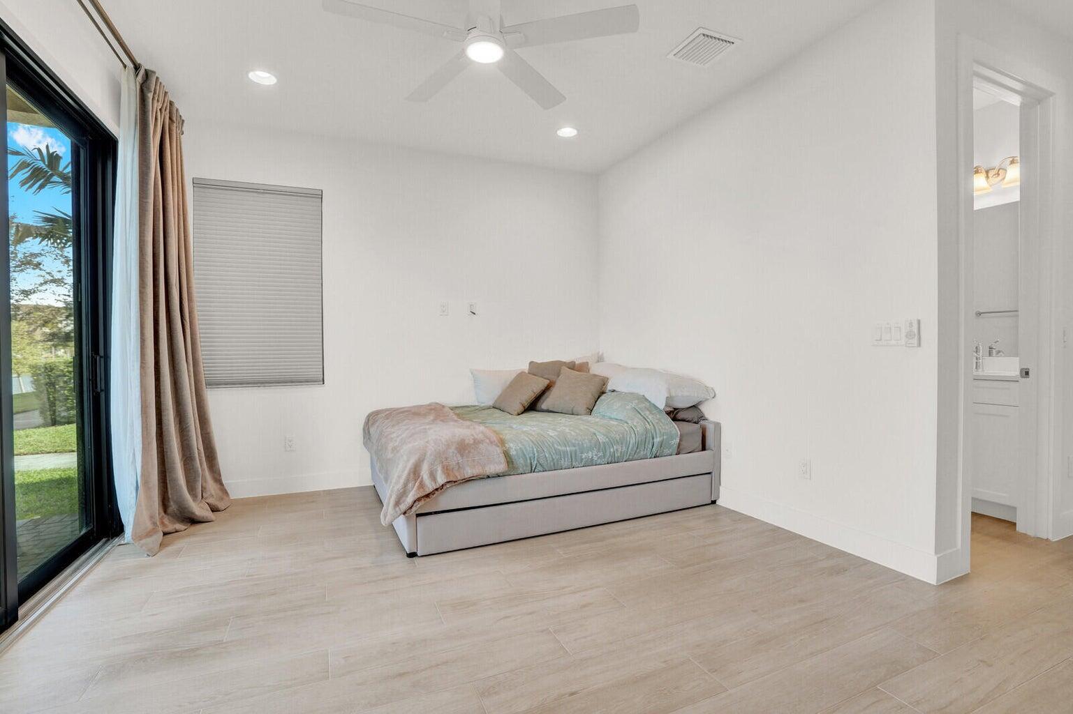 ALTON NEIGHBORHOOD - Residential Lease