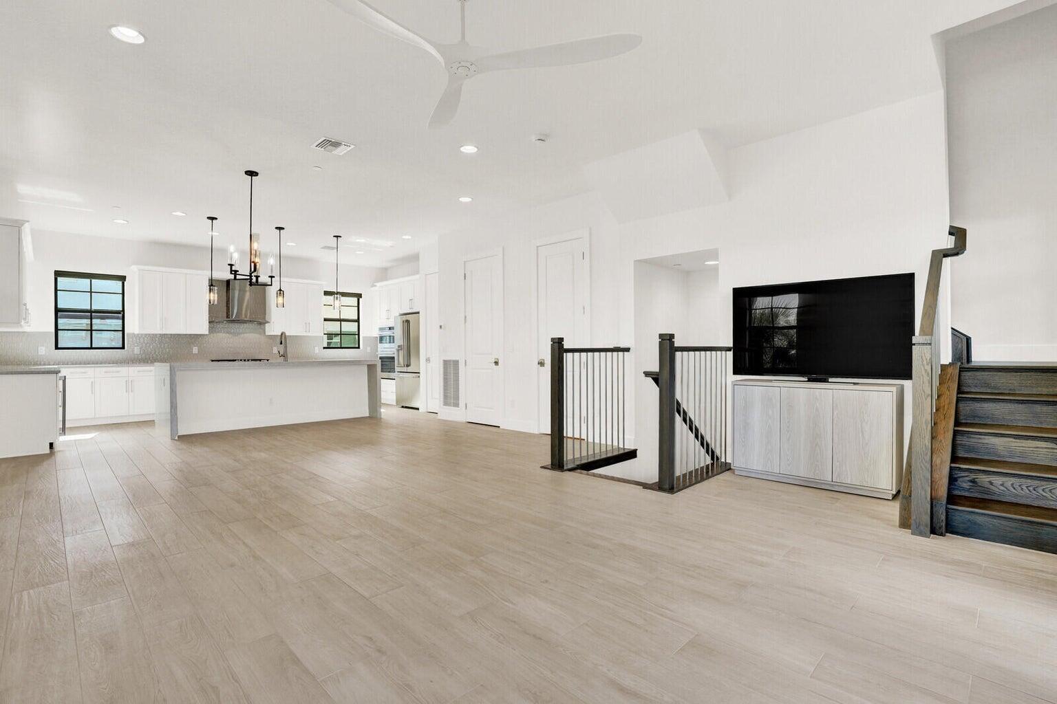 ALTON NEIGHBORHOOD - Residential Lease