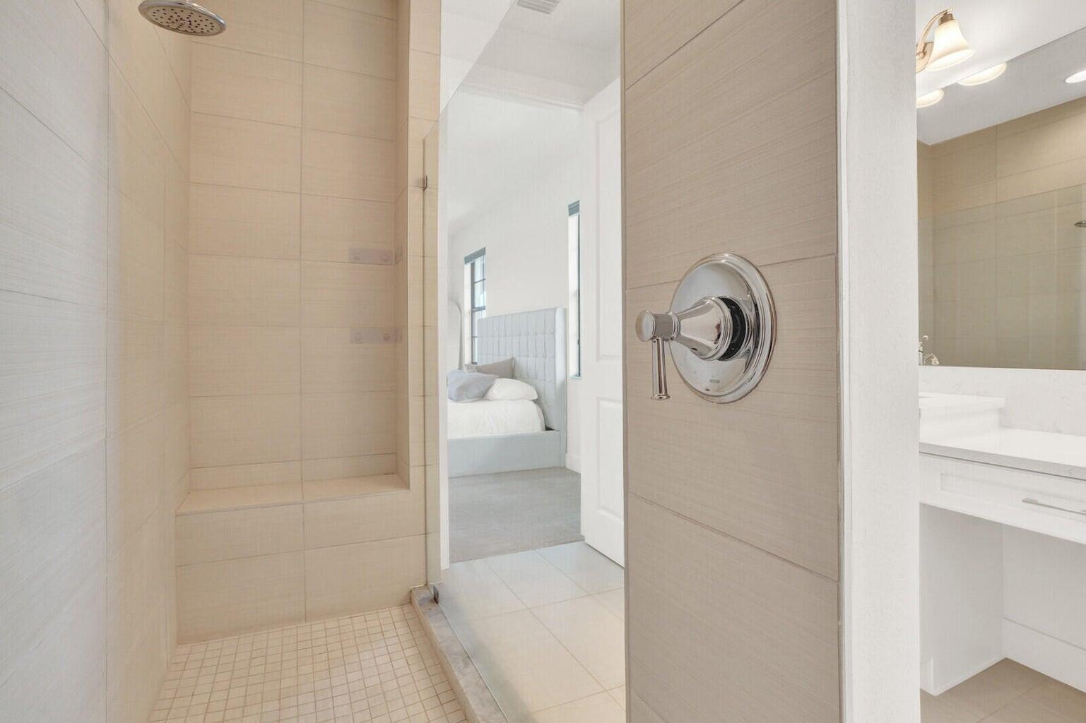 ALTON NEIGHBORHOOD - Residential Lease