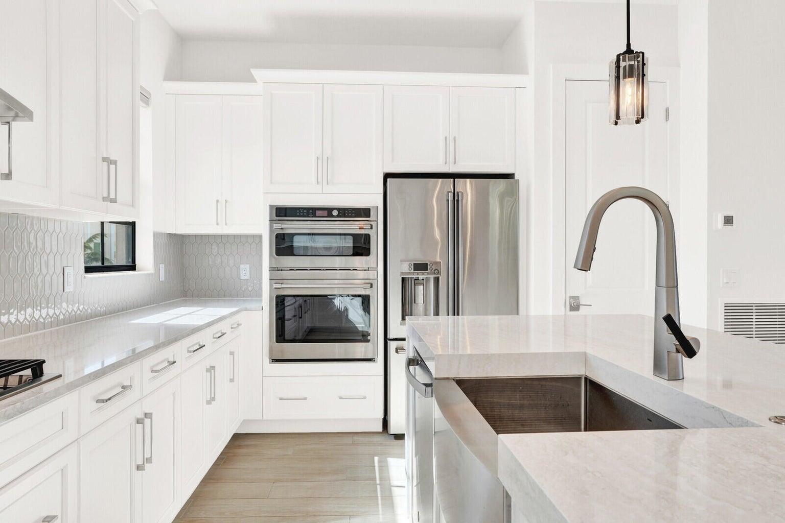 ALTON NEIGHBORHOOD - Residential Lease