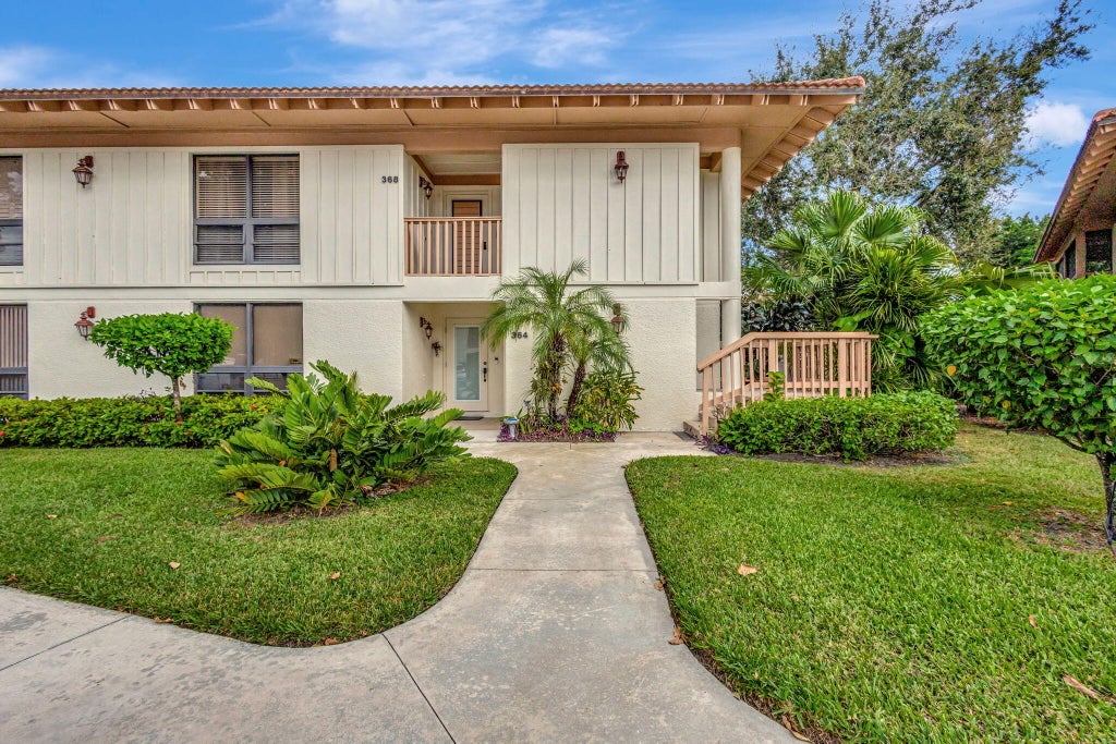 Photo of 368 Brackenwood Circle, Palm Beach Gardens, FL 33418 (MLS # R11070483)