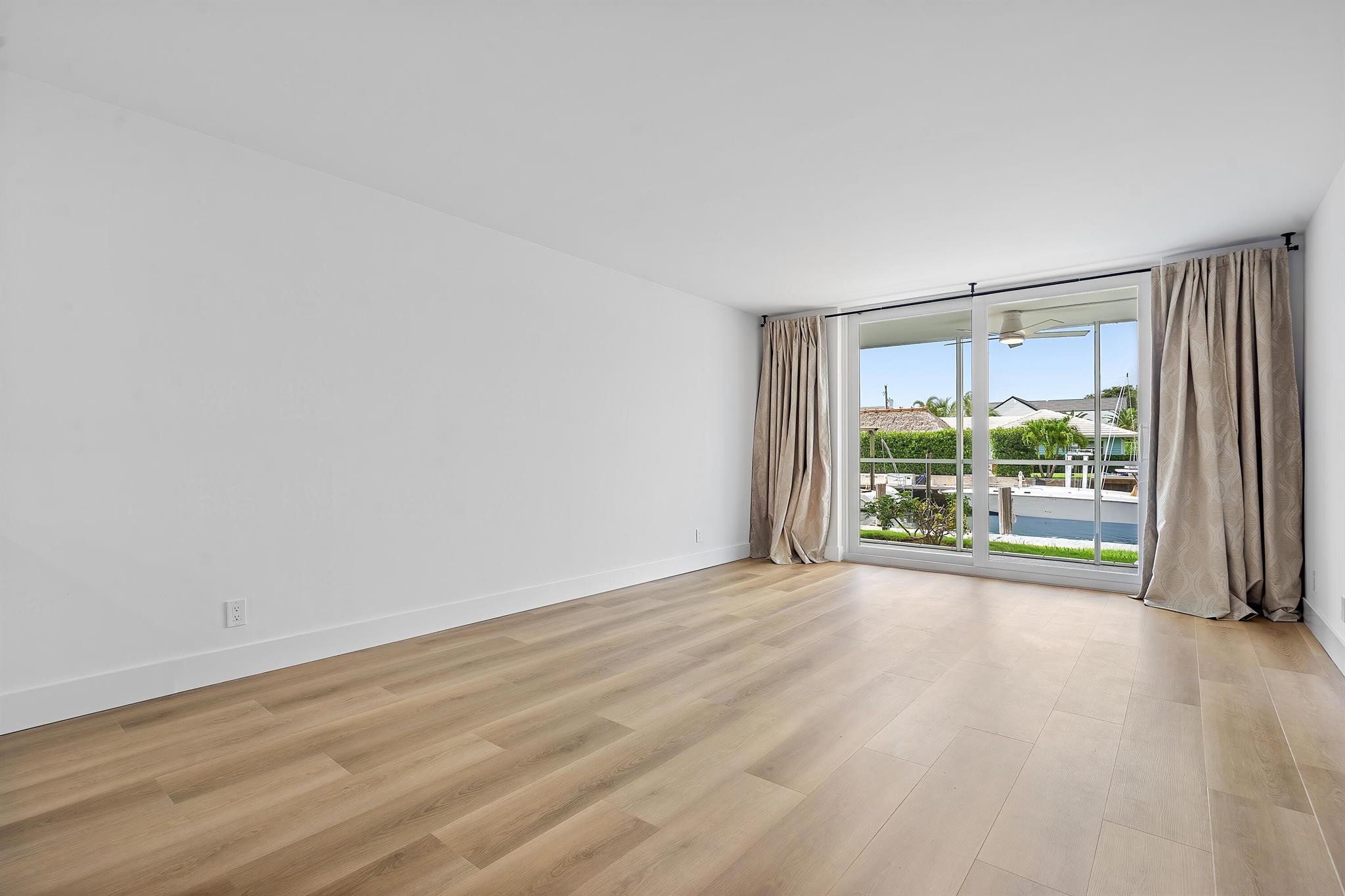 BOCA HOUSE CONDO - Residential