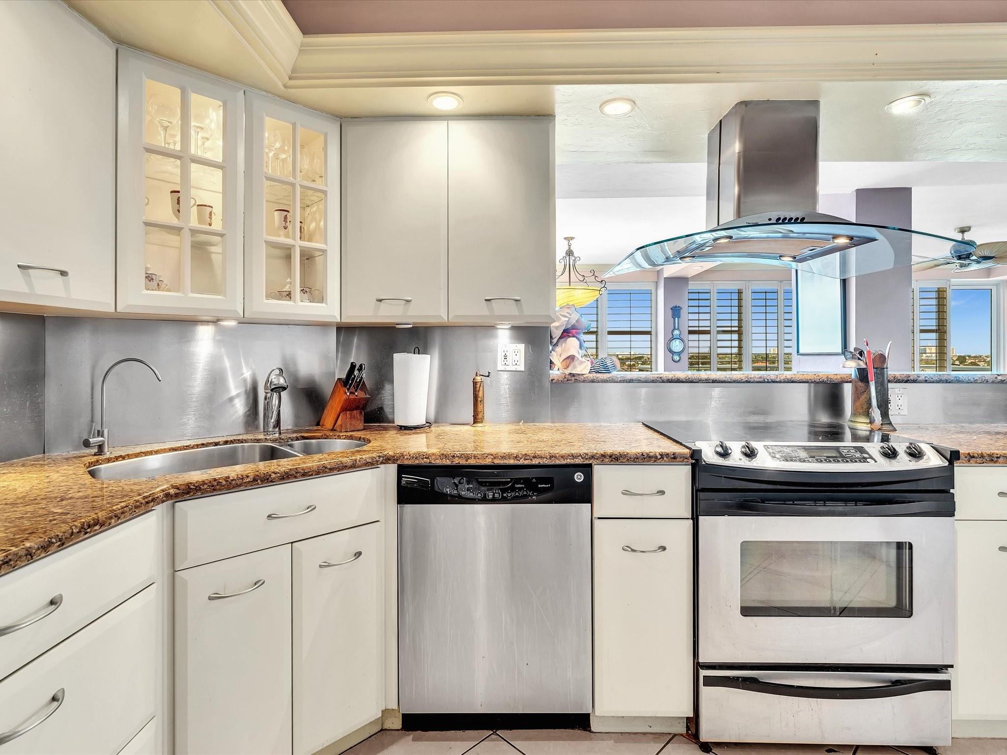 Coral Ridge Towers East - Residential