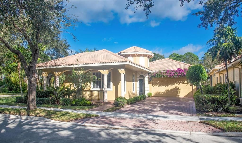 Photo of 150 Via Castilla, Jupiter, FL 33458 (MLS # R10854989)