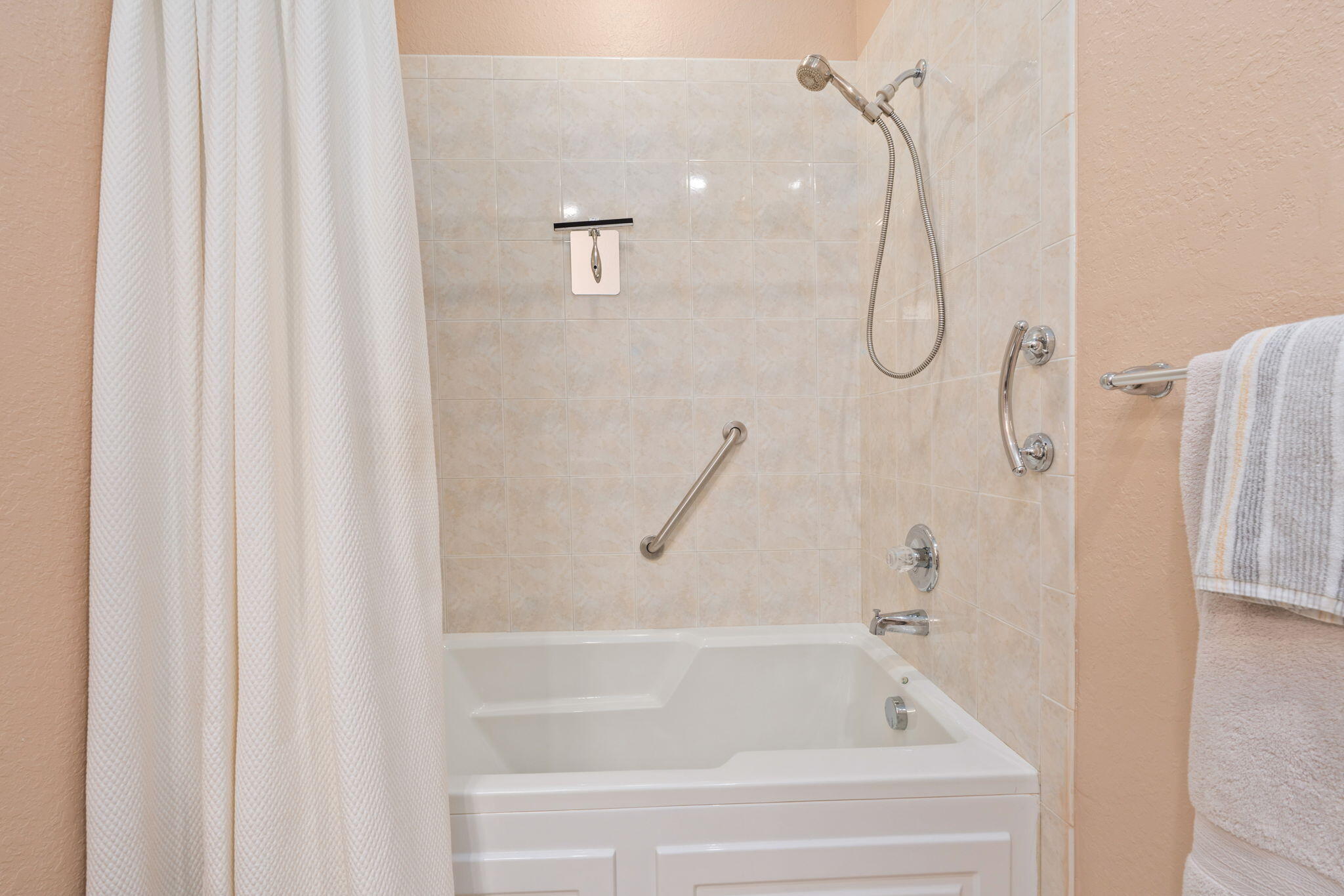 THE LAKES AT THE SAVANNAHS CONDOMINIUM - Residential