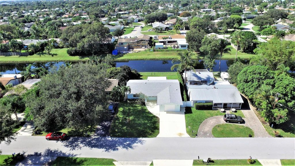 Photo of 571 Riverside Drive, Palm Beach Gardens, FL 33410 (MLS # R11089799)