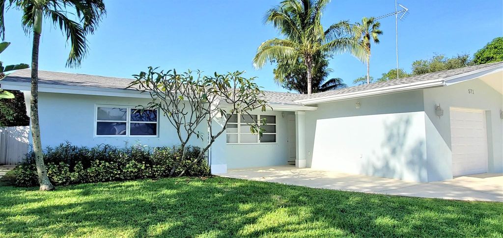 Photo of 571 Riverside Drive, Palm Beach Gardens, FL 33410 (MLS # R11089799)