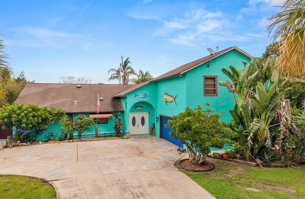 Photo of 1271 NE SUNRISE Terrace, Jensen Beach, FL 34957 (MLS # B26080332)