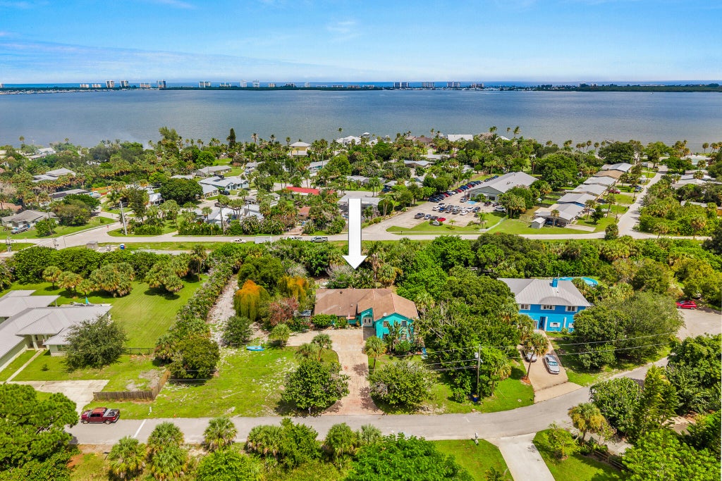 Photo of 1271 NE SUNRISE Terrace, Jensen Beach, FL 34957 (MLS # B26080332)