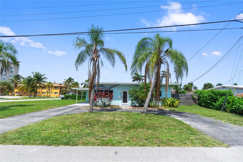 Photo of 2215 SE 10th Street, Pompano Beach, FL 33062 (MLS # F10481884)