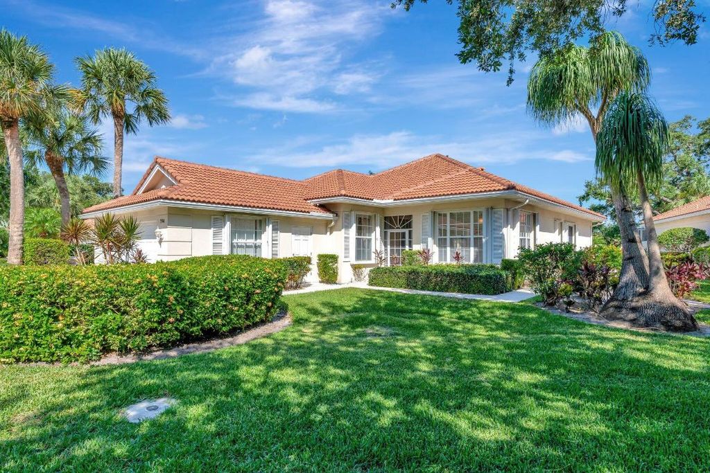 Photo of 324 Kelsey Park Circle, Palm Beach Gardens, FL 33410 (MLS # R10997333)