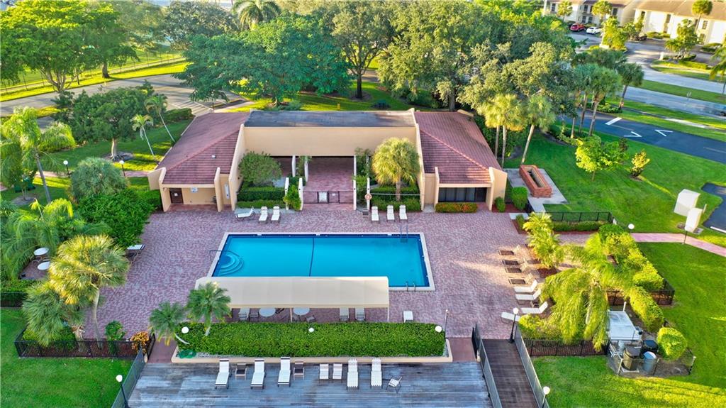 CORAL GATE XI CONDO - Residential