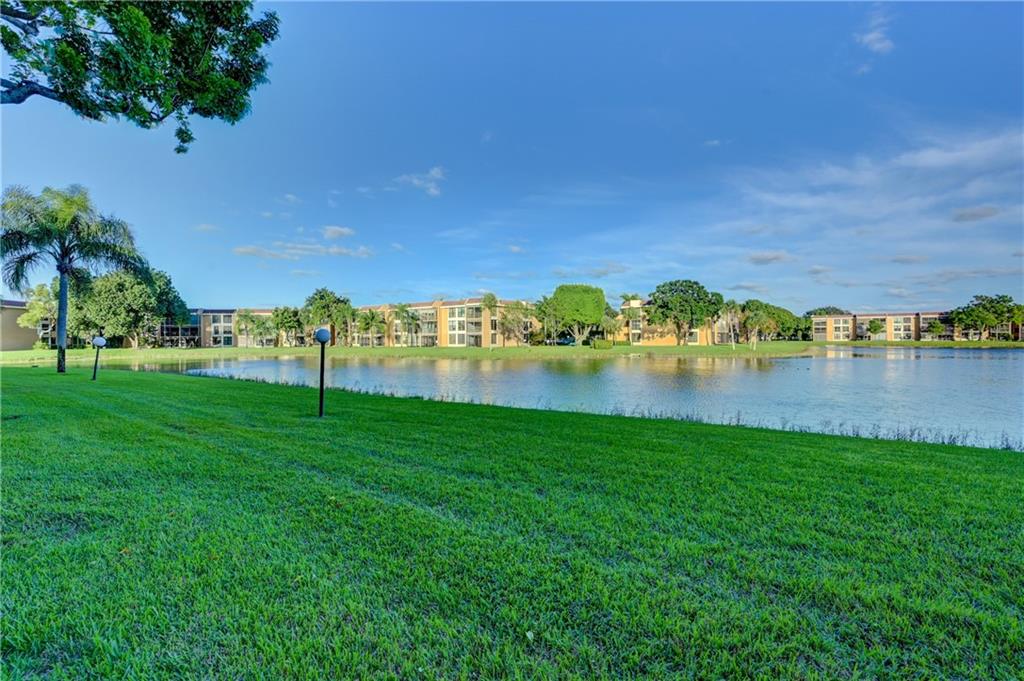 CORAL GATE XI CONDO - Residential