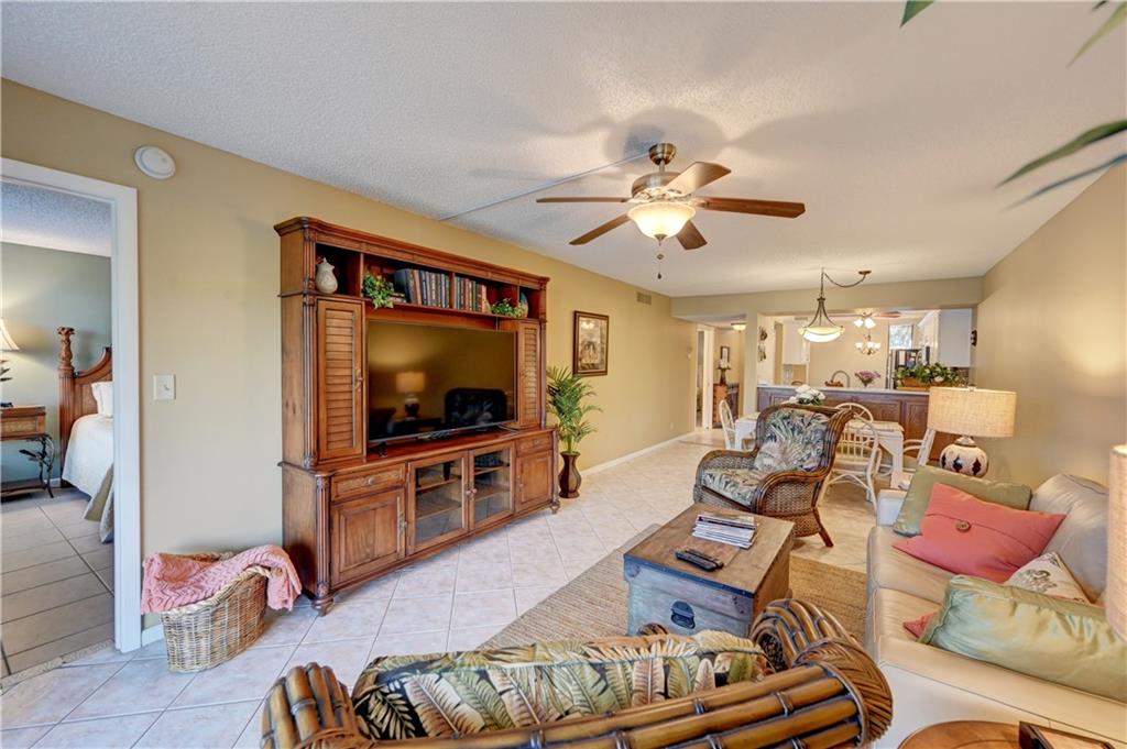 CORAL GATE XI CONDO - Residential