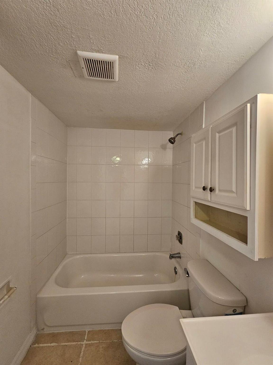 In the heart of West Palm Beach! This charming 2-bedroom, 1-bathroom first-floor corner unit offers tile flooring throughout, abundant natural light, and newer appliances. Conveniently situated next to the building's laundry facilities and just a short walk to the Palm Beach Outlets. Enjoy quick access to I-95 and major thoroughfares. A prime location offering exceptional value!