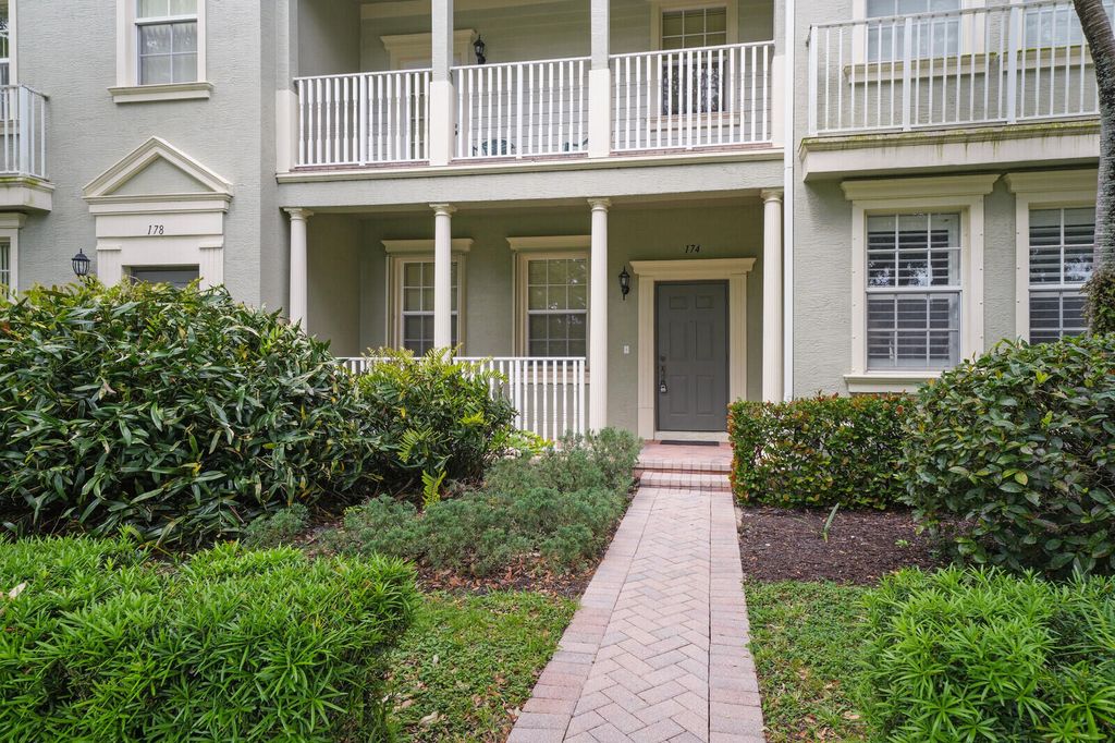 Photo of 174 W Thatch Palm Circle, Jupiter, FL 33458 (MLS # B26018737)