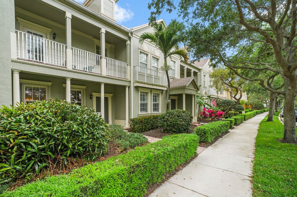 Photo of 174 W Thatch Palm Circle, Jupiter, FL 33458 (MLS # B26018737)