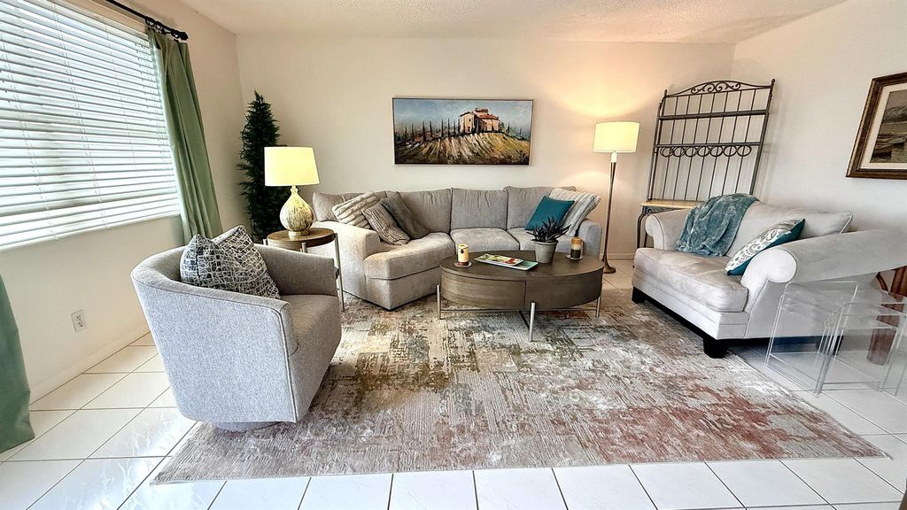 Photo of 3030 Farnham O, Deerfield Beach, FL 33442 (MLS # R11147887)